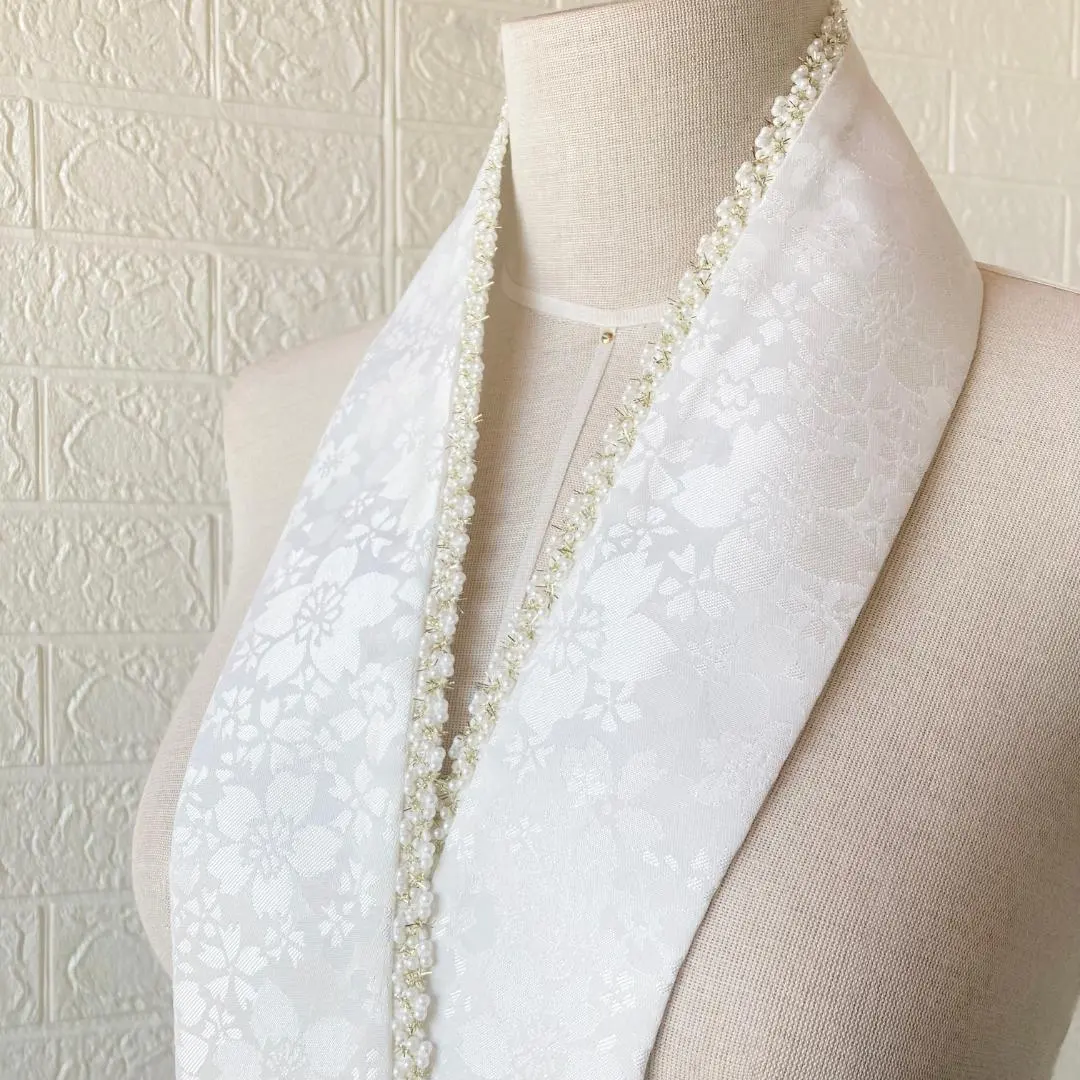 Thumbnail of Graduation ceremony, layered collar, decorative collar, pearl, obiage (sash tie), han-eri (collar), furisode (long-sleeved kimono), kimono, yukata (summer kimono), coming-of-age ceremony, pre-arrangement