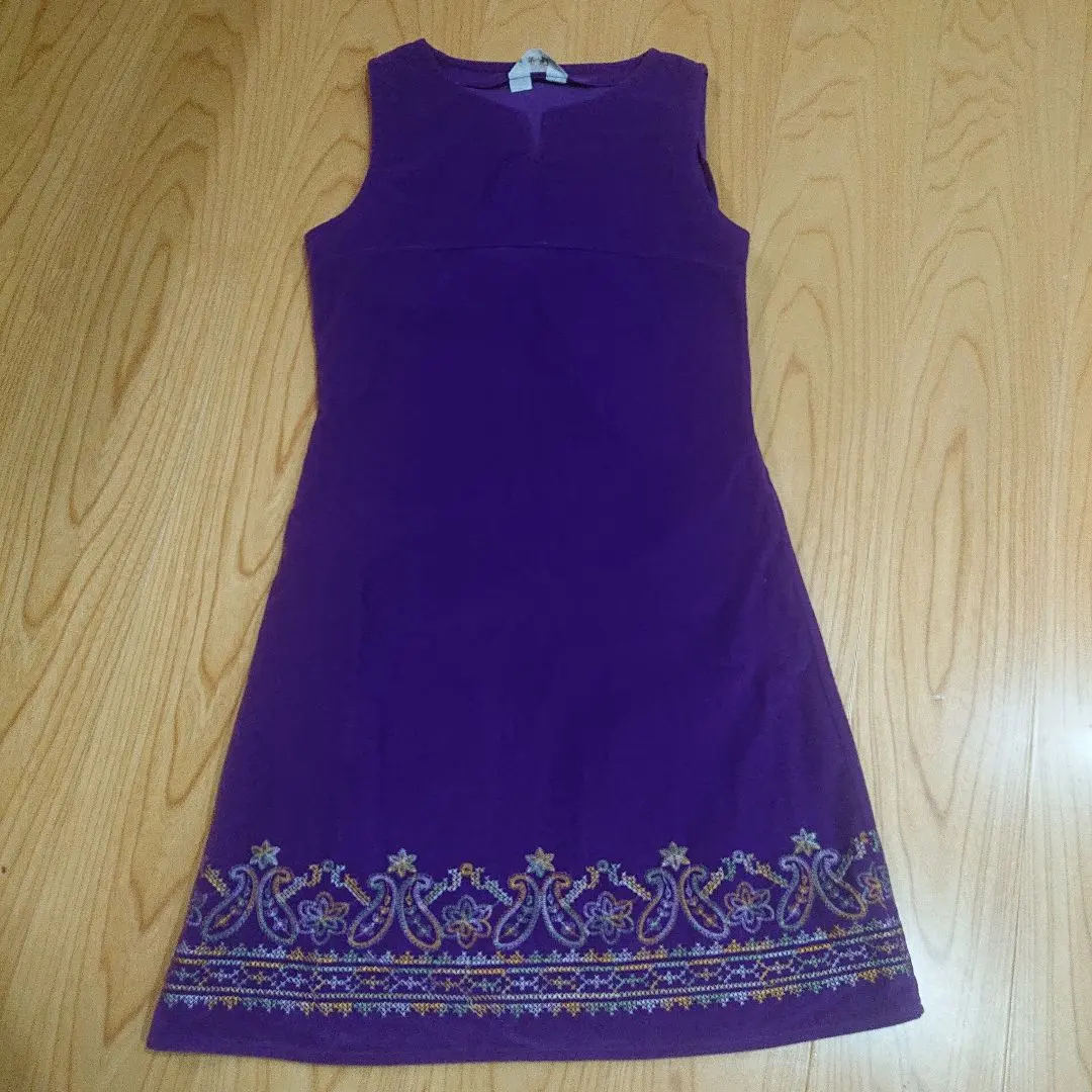 Thumbnail of Red-purple sleeveless knee-length dress, size M