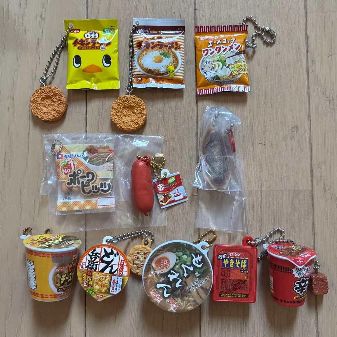 拉麵 香腸 章魚燒 模型 鑰匙圈 麵包 食品 轉蛋 的縮圖
