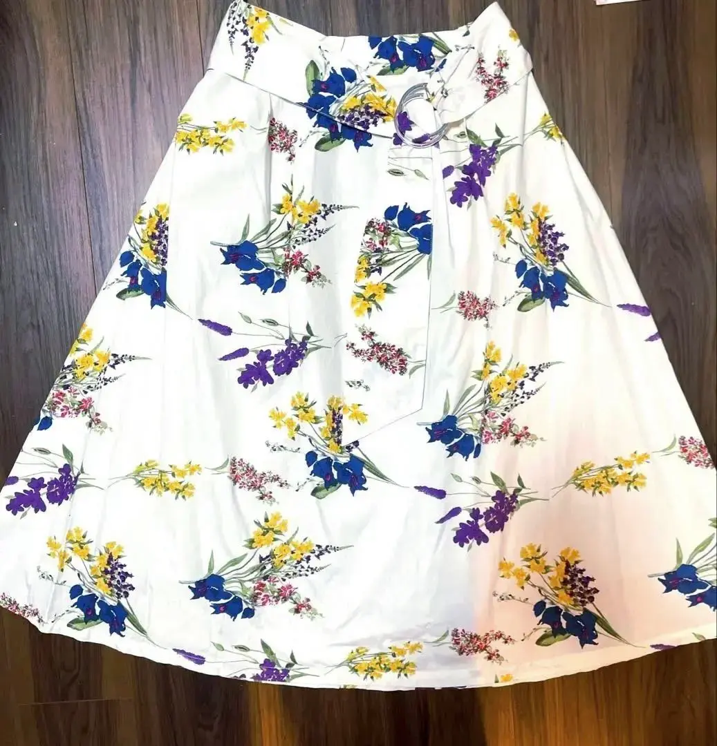 Thumbnail of Elegant, Colorful, and Gorgeous Floral Knee-Length Skirt