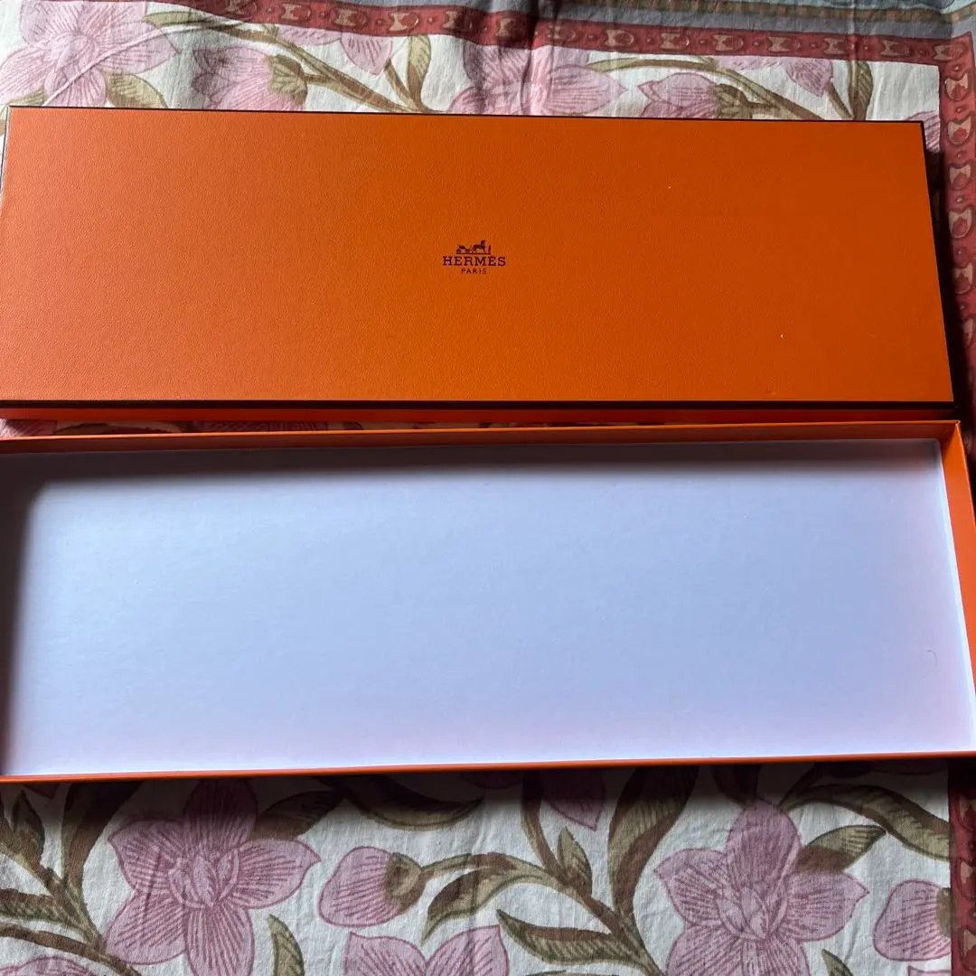 Thumbnail of Hermès tie empty box orange