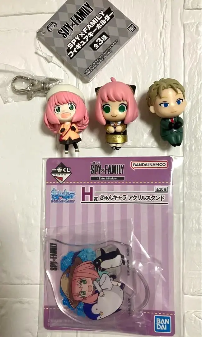 Thumbnail of Spy Family Mini Figures (Set of 3) & Acrylic Stand