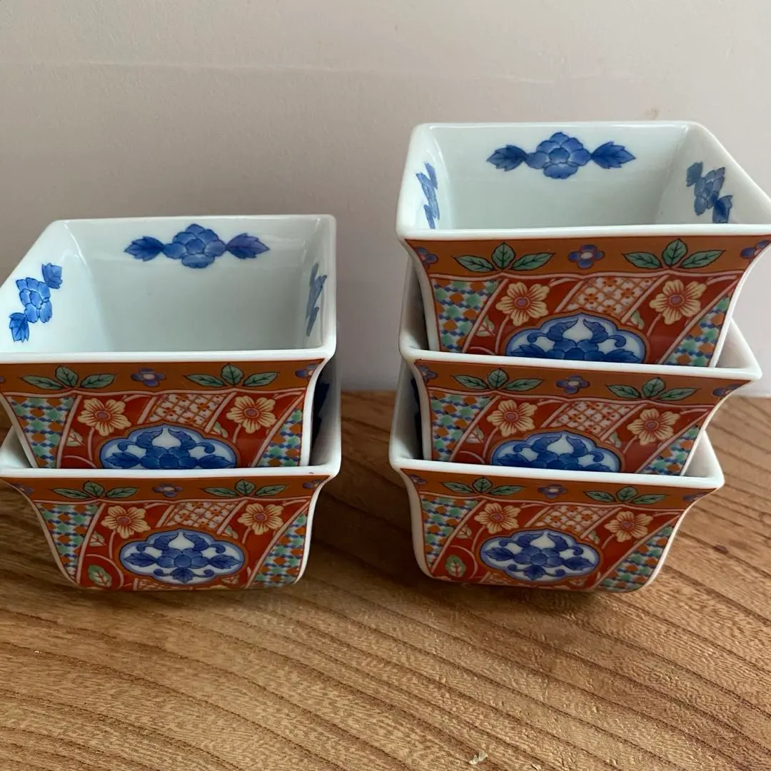 Thumbnail of Red Painted Wood Grain Pattern, Square White Small Bowl, Imari Ware, Square Plate, Koyama Kiln, Maehata Pottery, Tableware, Kitchenware