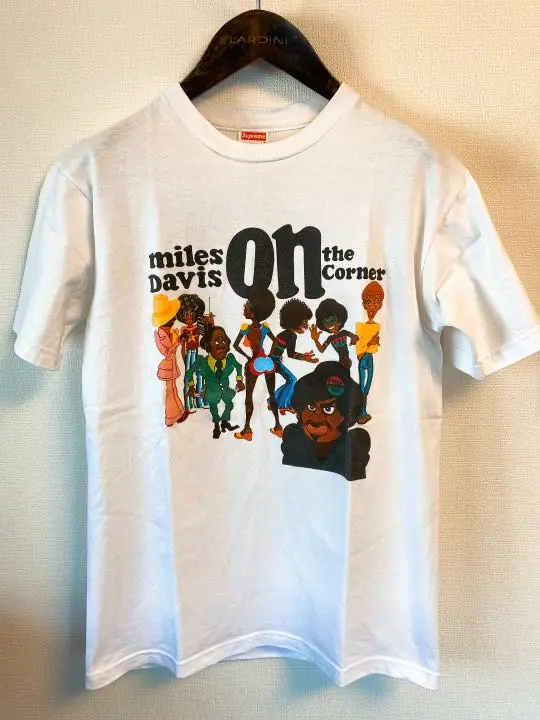 2025年最新】supreme miles davis tシャツの人気アイテム - メルカリ