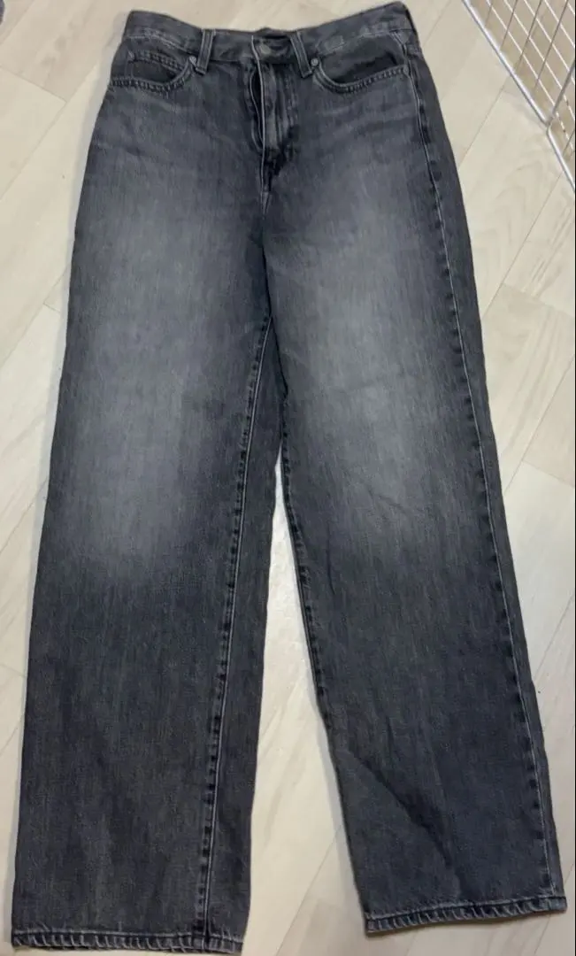 Thumbnail of Uniqlo straight denim on sale for 1000 yen off