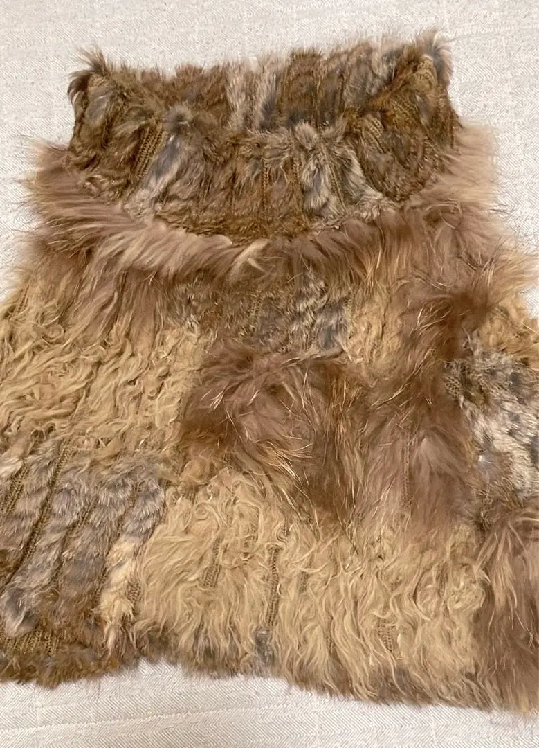 Thumbnail of Hapiyone fur shawl