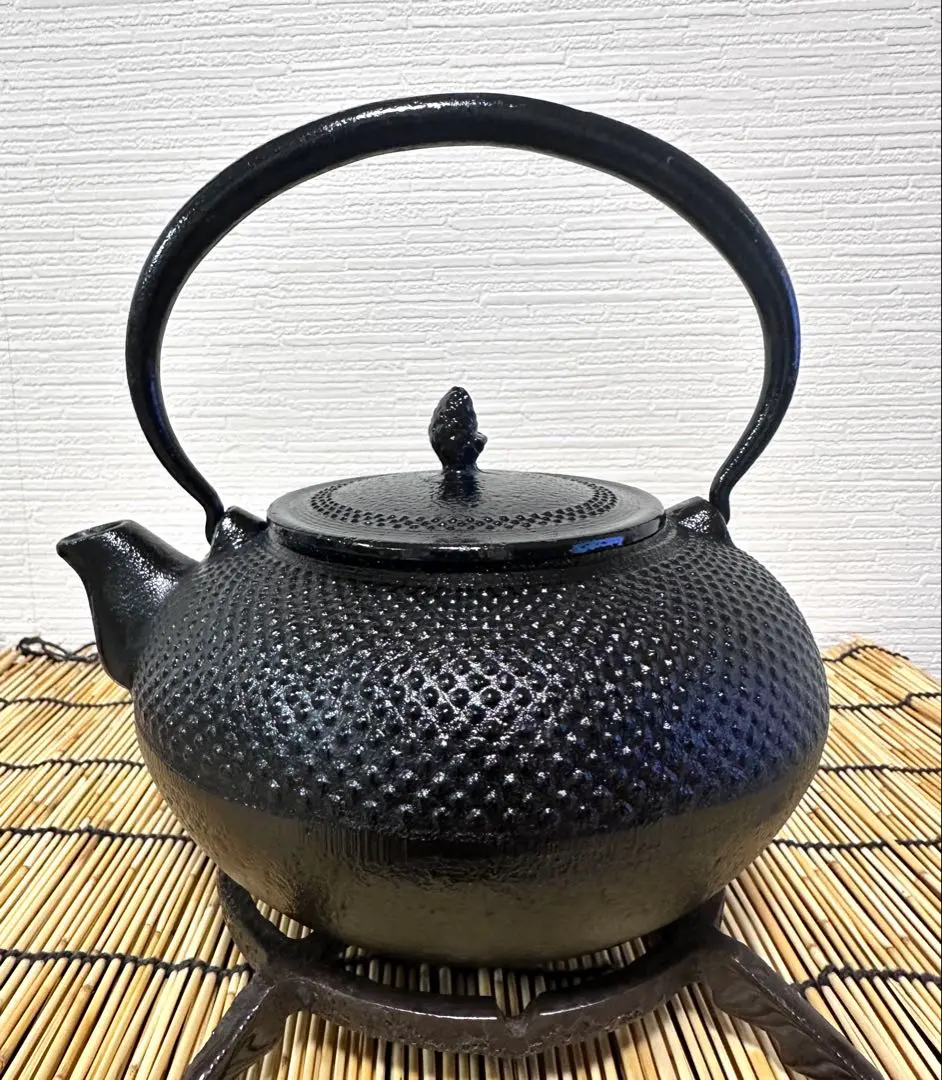 未使用品、供箱等付属品付　南部運南堂 鍋元 楓紋様 南部鉄瓶　南部鉄器　調理器具 未使用品、供箱等付属品付 南部運南堂 鍋元 楓紋様 南部鉄瓶