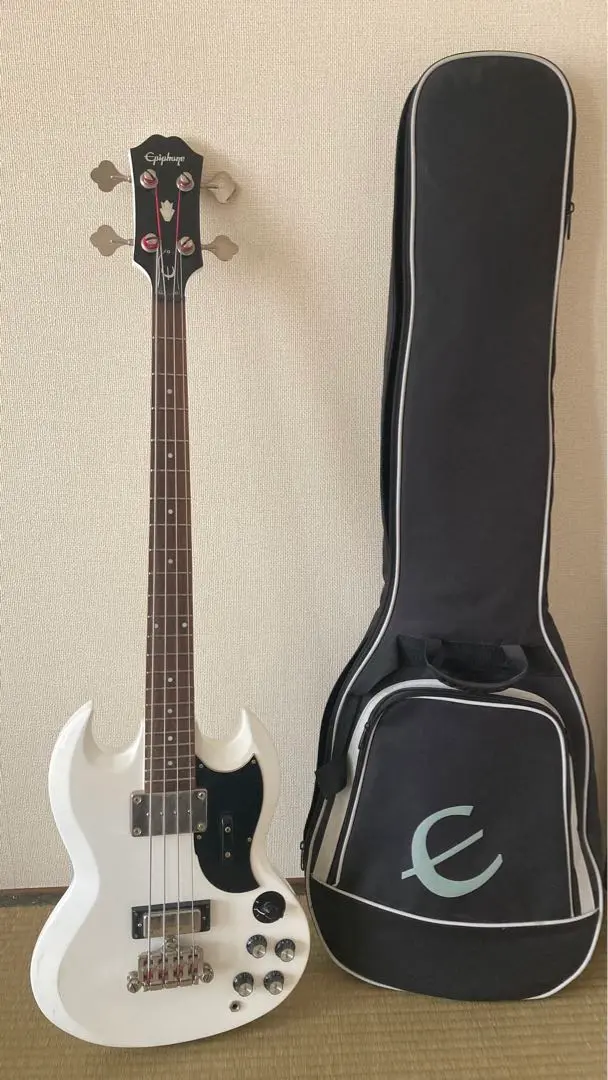 Epiphone SGスタイル エレキベース ホワイト Epiphone SGスタイル エレキベース ホワイト