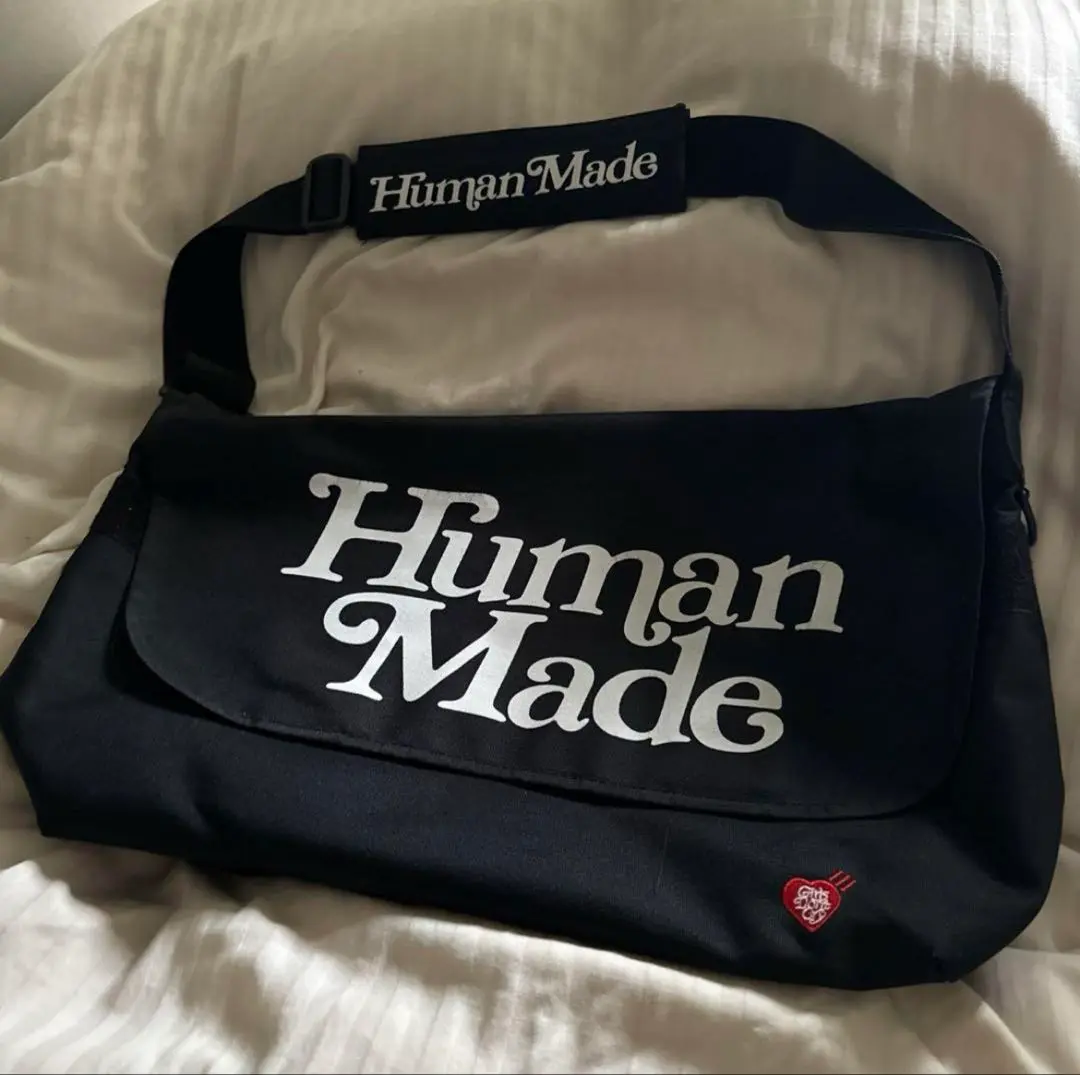 Human Made メッセンジャーバッグ 黒 2025年最新】HUMAN MADE メンズ メッセンジャーバッグの人気