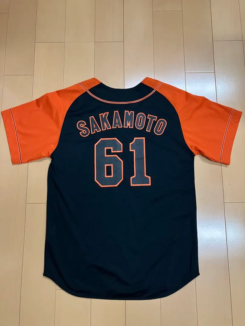 大人気アイテム 坂本勇人61番 ユニフォーム Tシャツ ウェア - ウェア