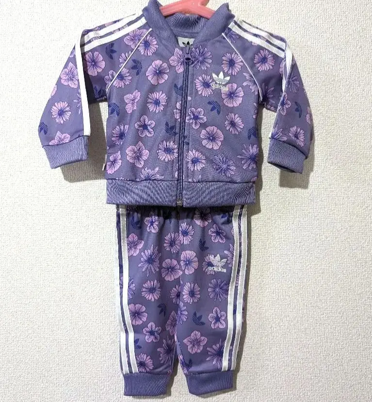 2025年最新】adidas ジャージ セットアップ 花の人気アイテム