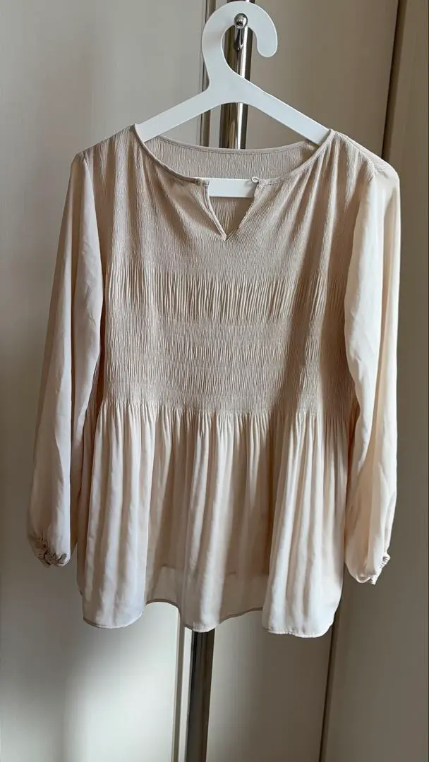 Thumbnail of UNIQLO Beige Gathered Long Sleeve Blouse, Size M