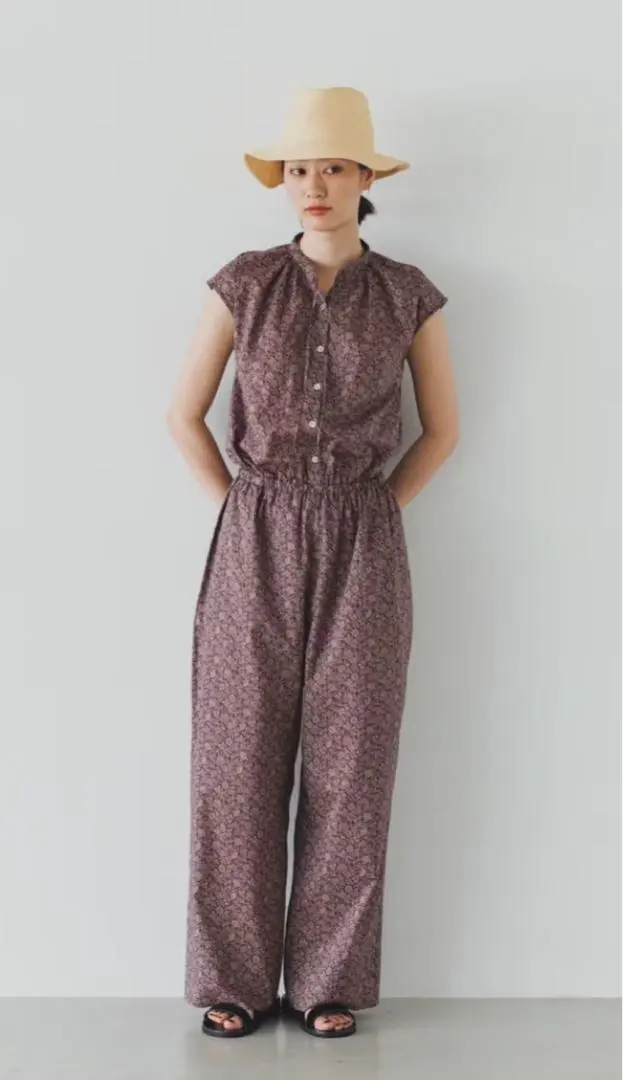 【極美品】北欧、暮らしの道具店 リバティプリントのオールインワン S ブラック 当店別注】リバティプリントのオールインワン（S・Mサイズ