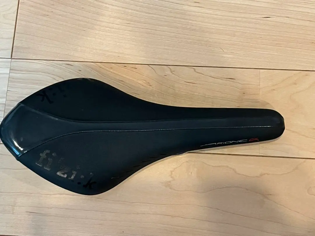 美品】fi'zi:k Arione CX カーボン補強サドル（ブラック）