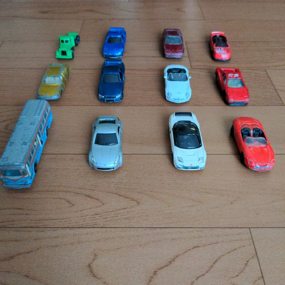 多美卡等迷你車 12輛套裝 各種顏色和設計 的縮圖