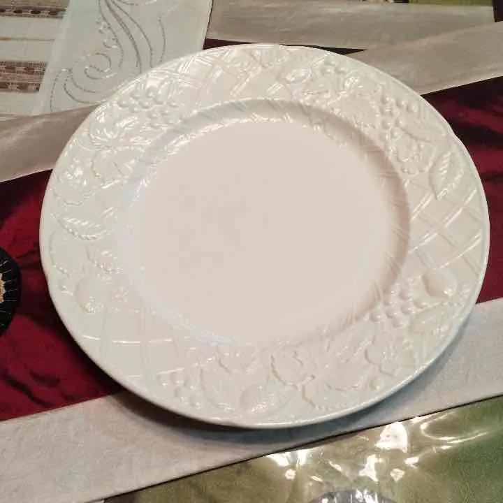 ミカサ クリスマス　ディナー皿　大皿 4枚セット　ポインセチア　ひいらぎ Winter Poinsettia 16 Piece Dinnerware Set, Service for 4