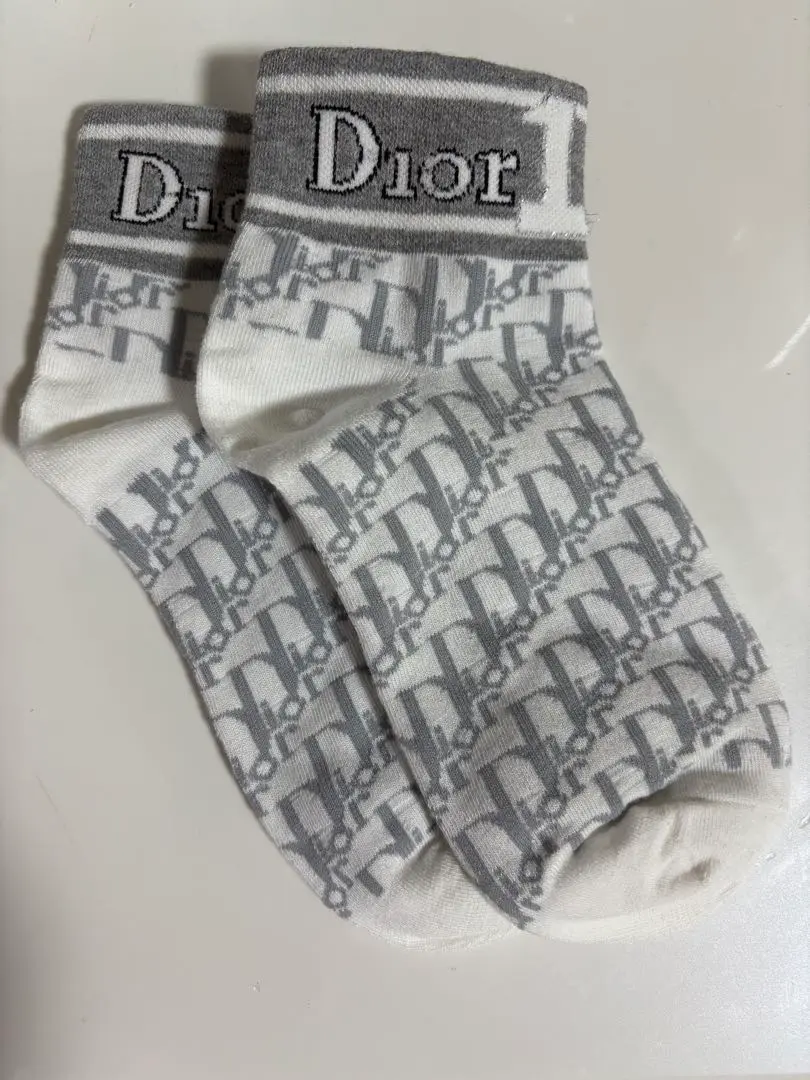 【♡】Dior　ノベルティ靴下　ホワイト　グレー　2足セット Christian Diorのフリマアイテム一覧