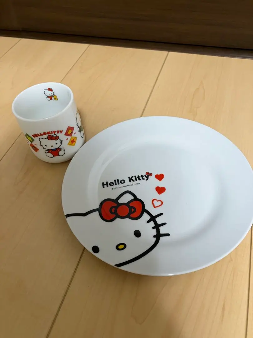 Thumbnail of Hello Kitty Retro Yunomi Tea Cup & Rice Bowl Set (with Plate)