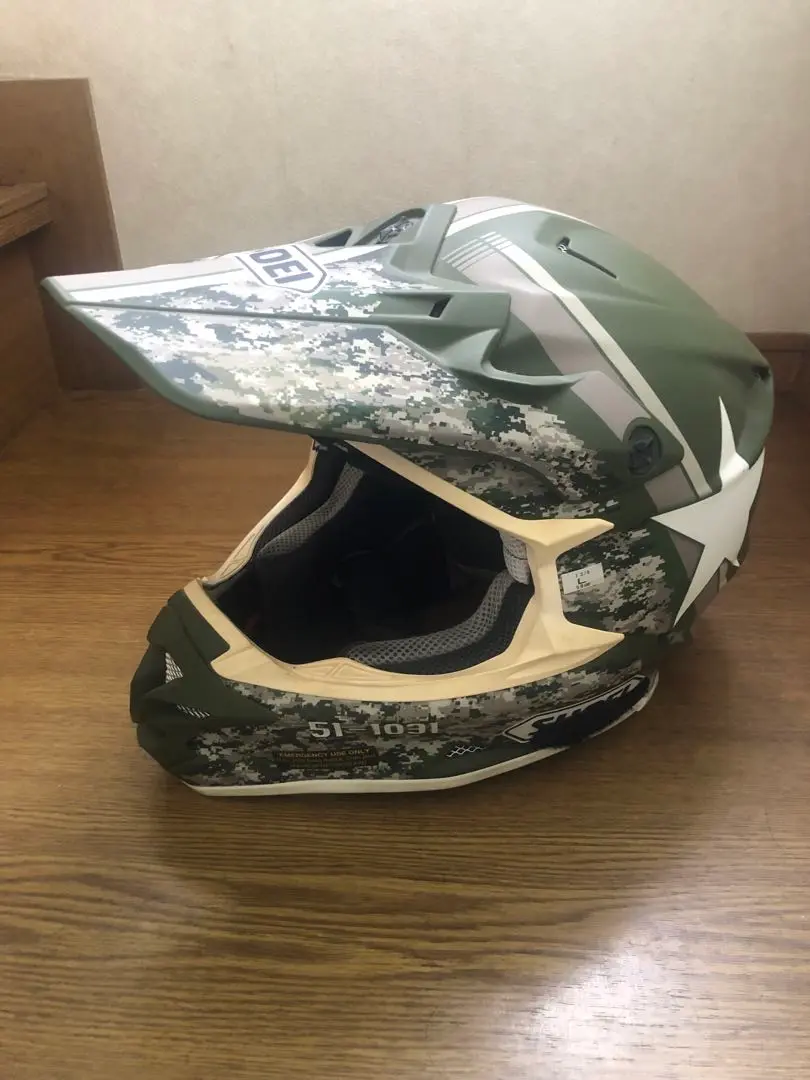 ミ*ヤ様 SHOEI VFX-Wモトクロスヘルメット ホワイト・ブラック Mサイ ミ*ヤ様 SHOEI VFX-Wモトクロスヘルメット ホワイト・ブラック Mサイ