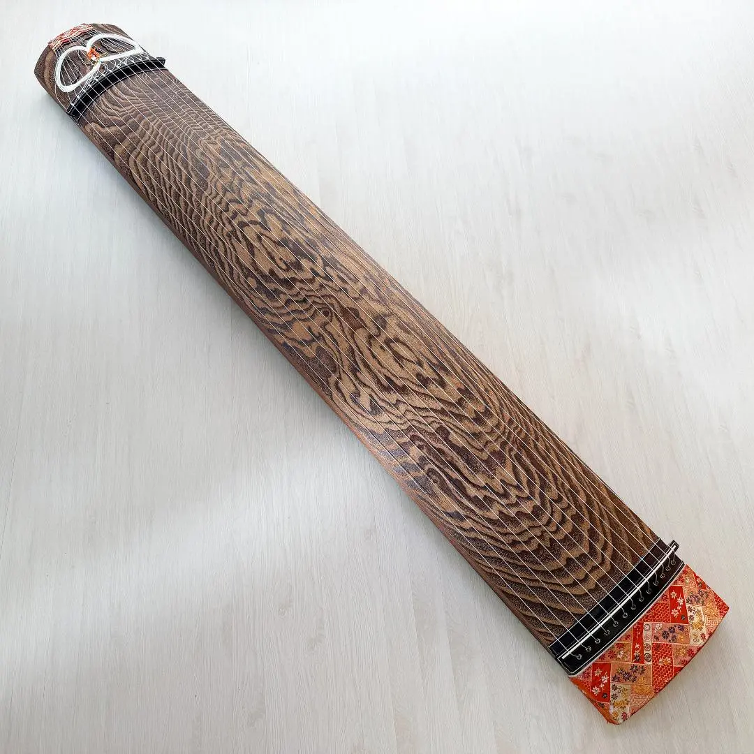【高級品】琴 13弦 くり甲 綾杉 龍舌 蒔絵 口前 金装飾 十三絃箏（くり甲、子持ち綾杉彫り、龍舌に蒔絵「在銘：秀甫