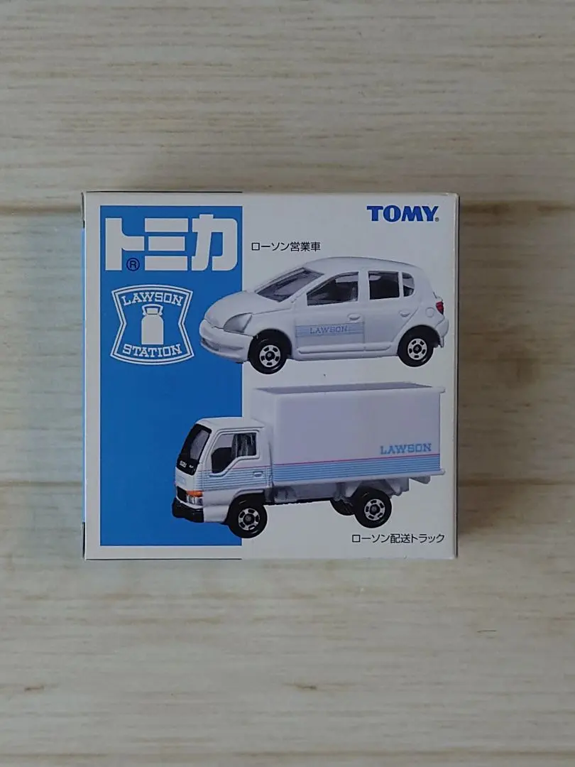 トミカ　コンビニ配送車　営業車セット はたらくくるま コンビニ配送トラック4種 & 営業車 ローソン
