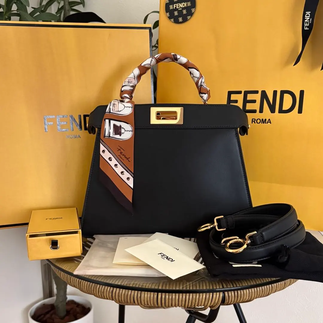 【新品未使用】FENDIフェンディピーカブーアイシーユー 2025年最新】fendi フェンディ ピーカブー アイシーユー スモールの