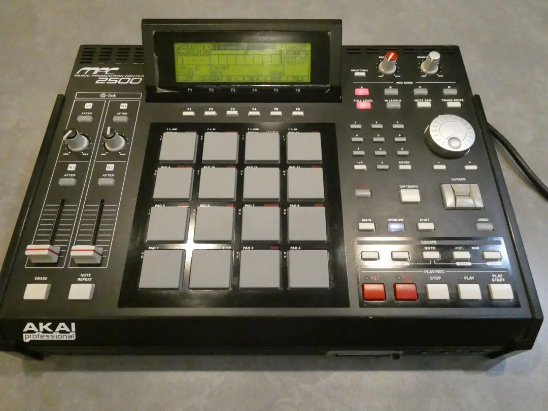 AKAI Professional MPC2500 128MB 80GB HDD Music Production