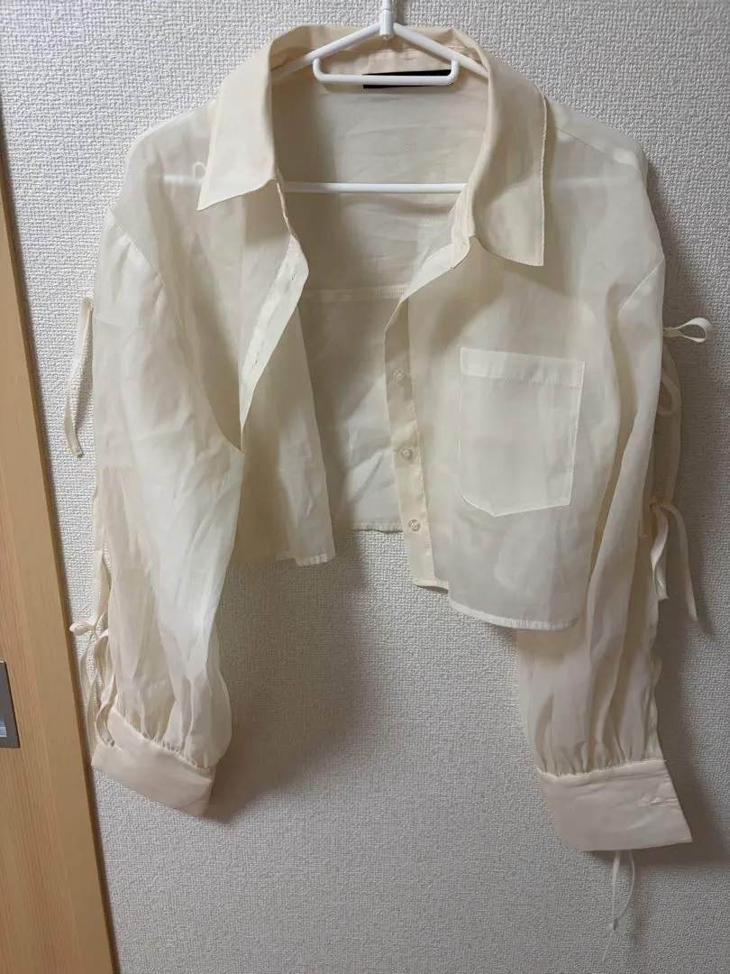 Thumbnail of Ivory cropped shirt