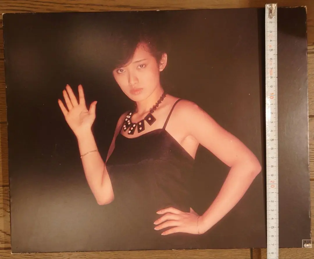 山口百恵　非売品　激レア　パネル　店舗用　ポスター　レトロ　アンティーク 山口百恵 ポスターパネル 81cm×56cm 買い取りしました!! ￥2,178