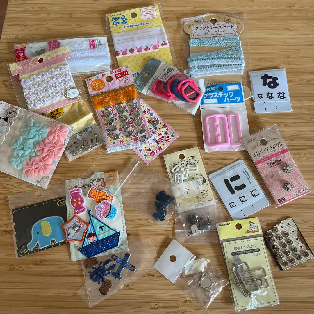 Thumbnail of Craft material set, multiple parts included