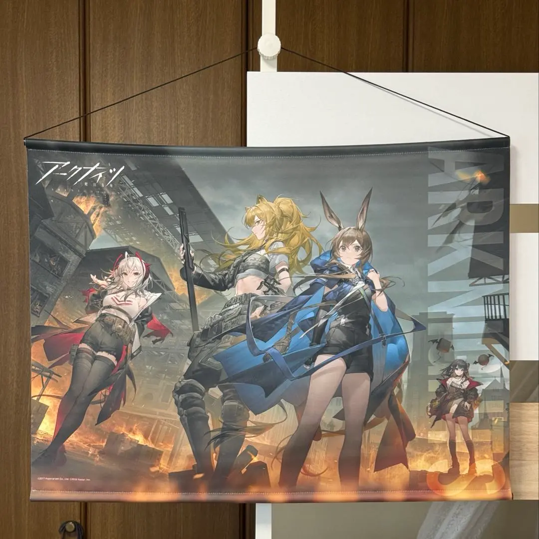 タペストリー　キービジュアル B1タペストリー 「アークナイツ」 C94グッズ Amazon.co.jp: アークナイツ 公式キービジュアルタペストリー 超