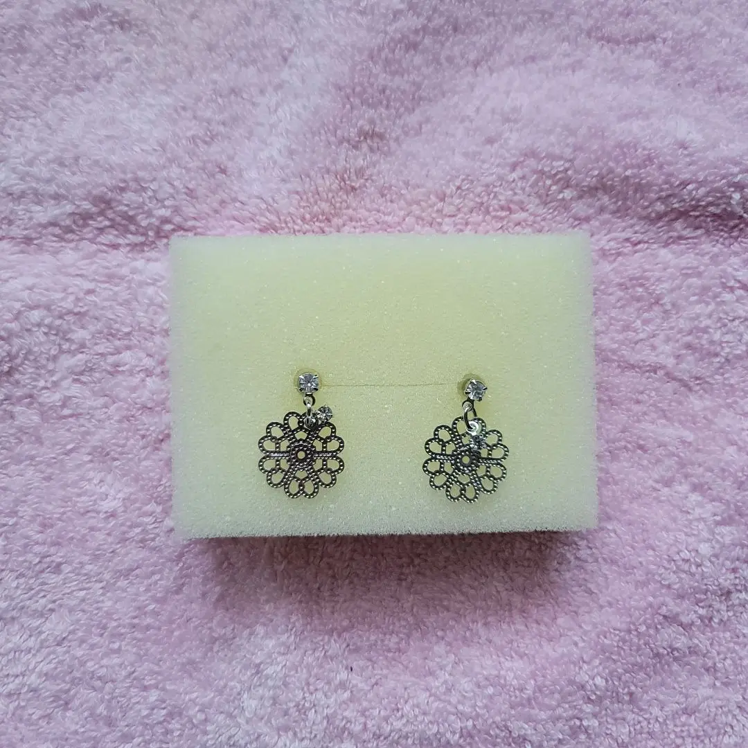 【新品未使用】VERITE シルバー ピアス ♡VERITE ピアス