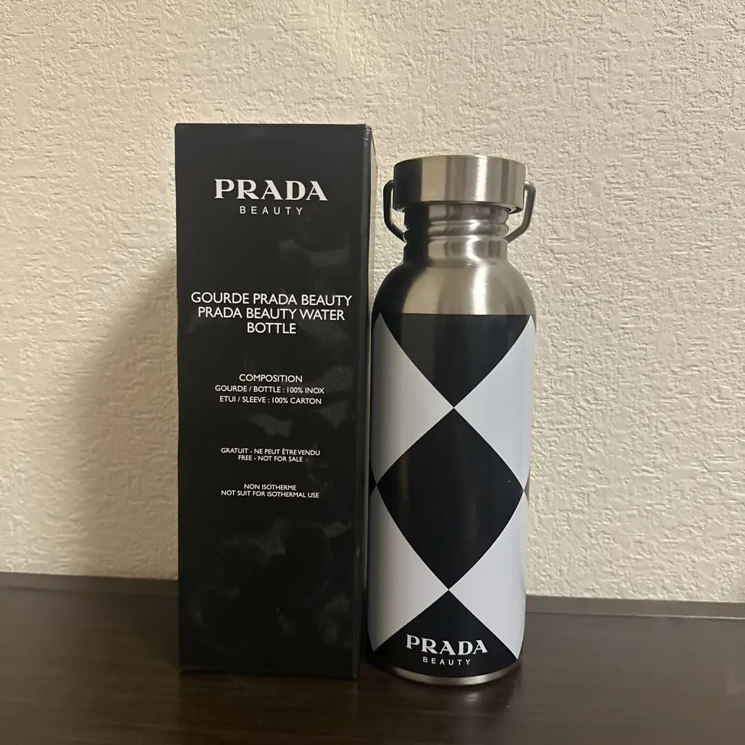 新品✨PRADA 水筒　ステンレス　500ml 保温、保冷　三角ロゴ 新品未使用 PRADA プラダ ウォーターボトル タンブラー 水筒