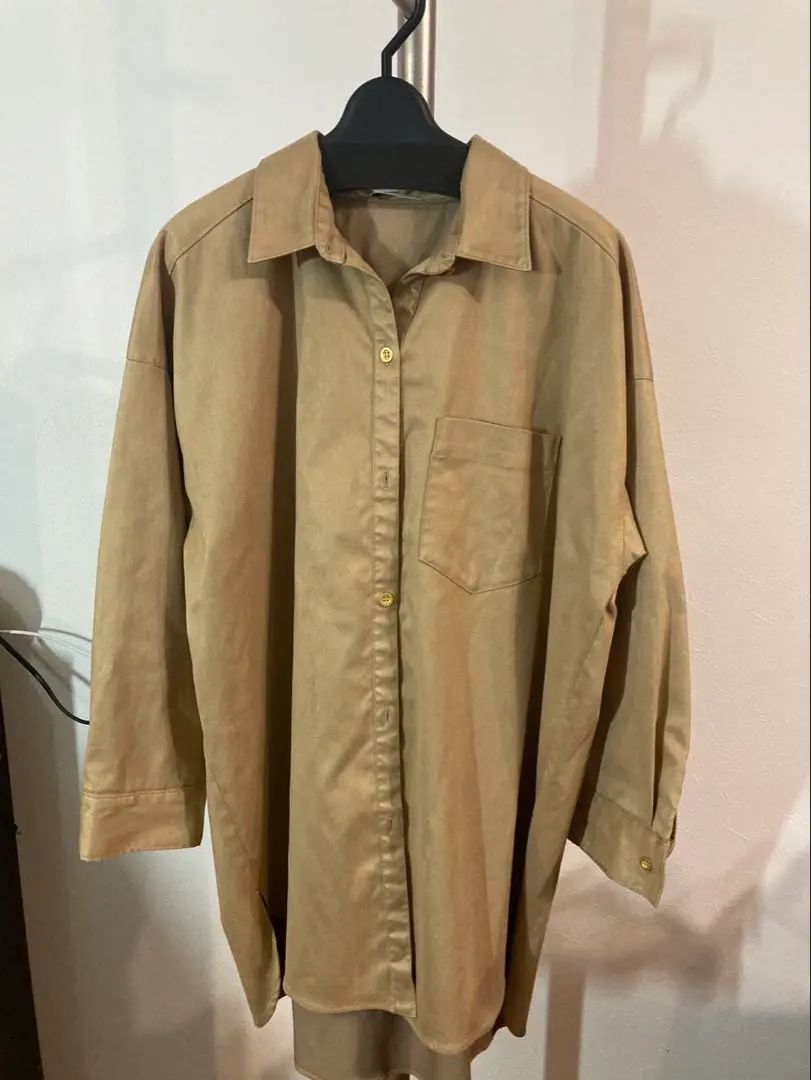 BEATRICE 貝亞特麗斯 米色 長袖襯衫 附胸前口袋 的縮圖