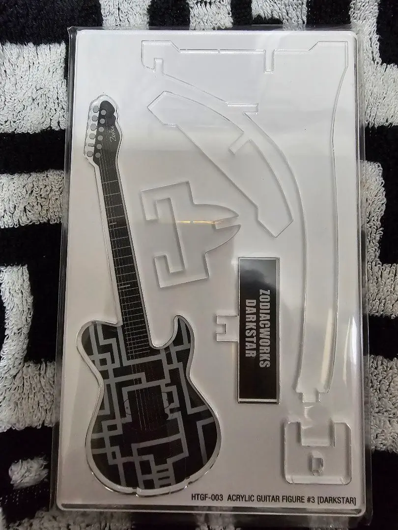 布袋寅泰　メモリアルギター　フィギュア Amazon.co.jp: 布袋寅泰 アクリルギターフィギュア #1 MAIN