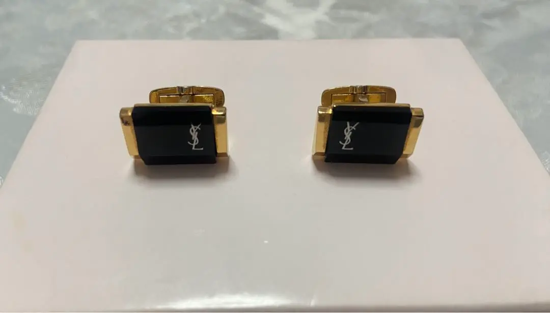 美品 ★イヴサンローラン★ カフリンクス タイタック 八角形 ブラック ゴールド 美品 ☆イヴサンローラン☆ カフリンクス タイタック 八角形
