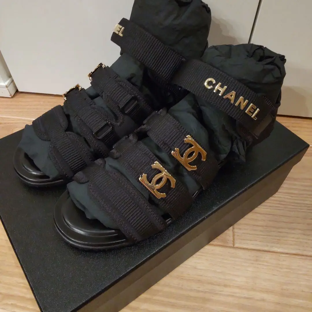 【CHANEL】25年新作！ ☆ 厚底 サンダル ☆ 国内発送シャネル 新作続々入荷中 レディース 厚底サンダル