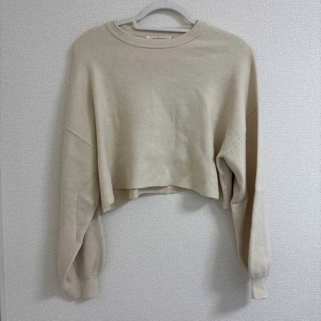 Thumbnail of archives beige cropped long-sleeved sweater