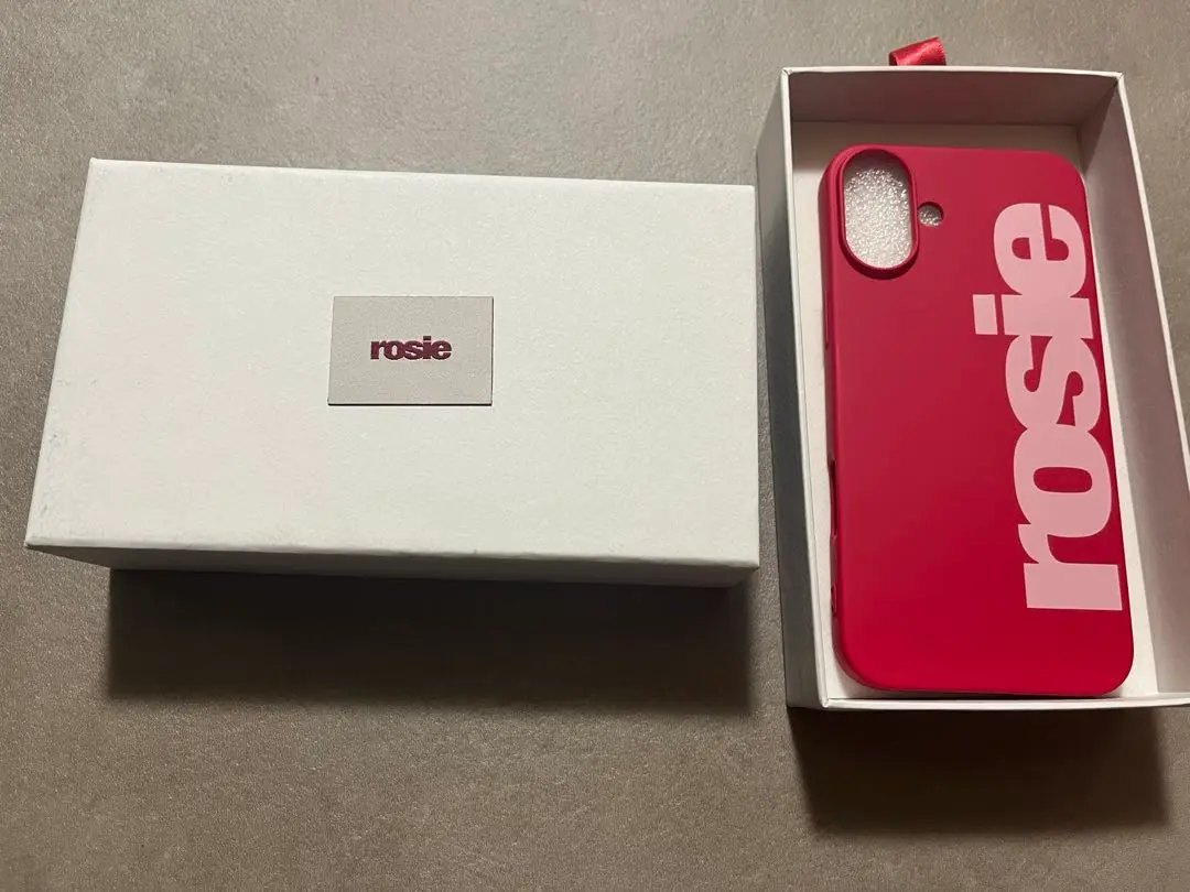 【rosie】iPhone 15pro ケース 赤 トレカ付き ロゼ ROSE ROSÉ - Red rosie Color Phone Case [rosie APT Official MD