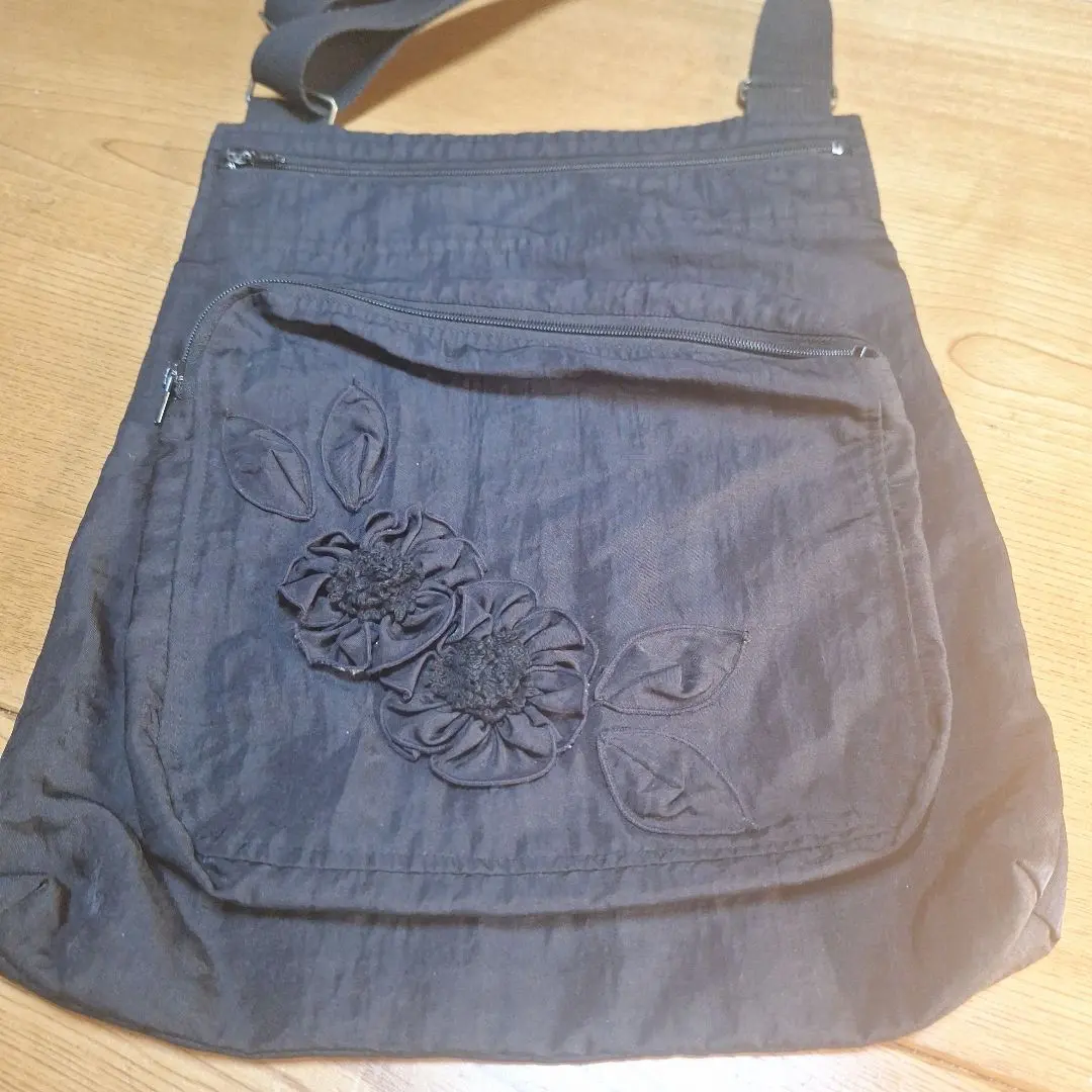 Thumbnail of Vertical Flower Motif Shoulder Bag - Black