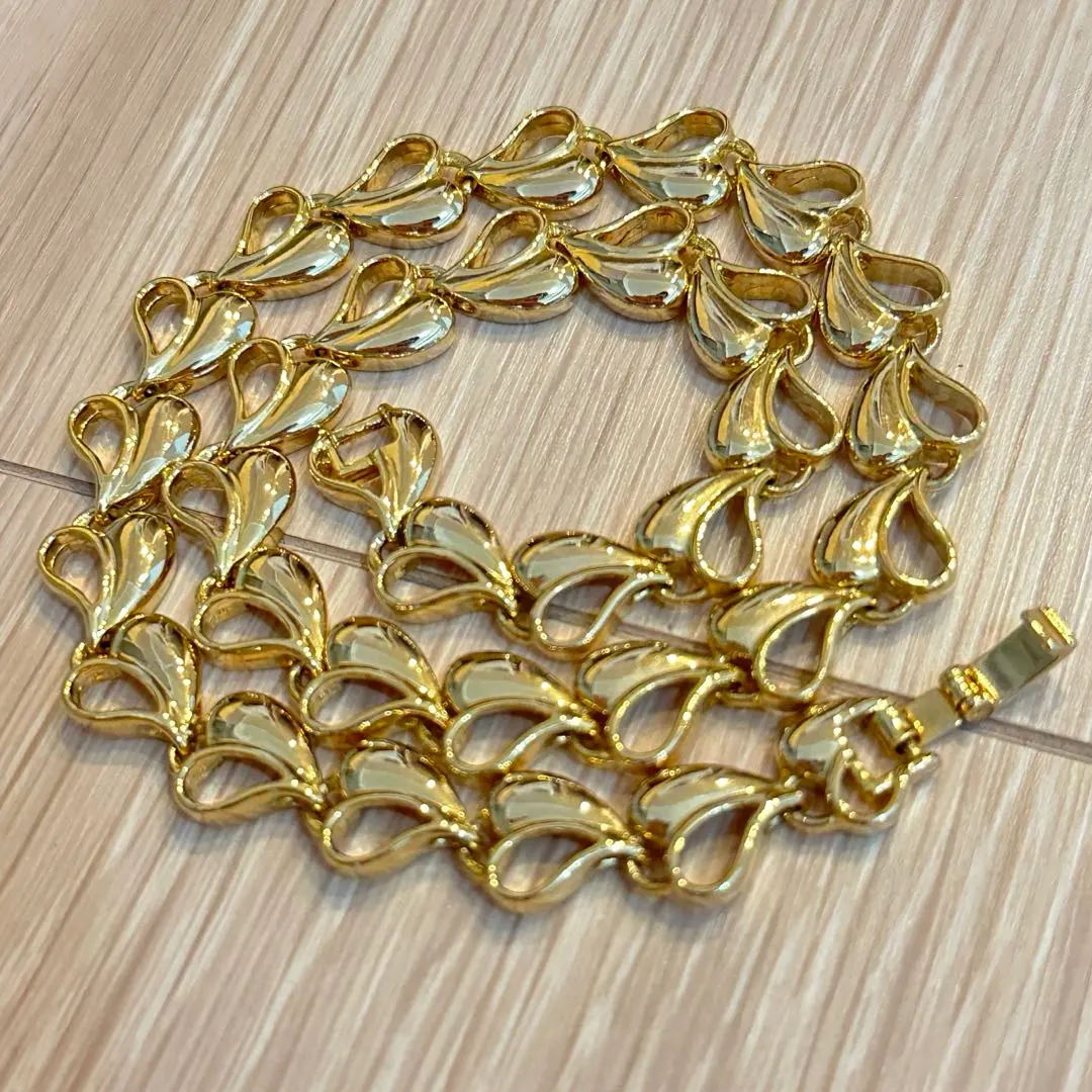 Thumbnail of Excellent Condition: Heart Motif Gold Necklace