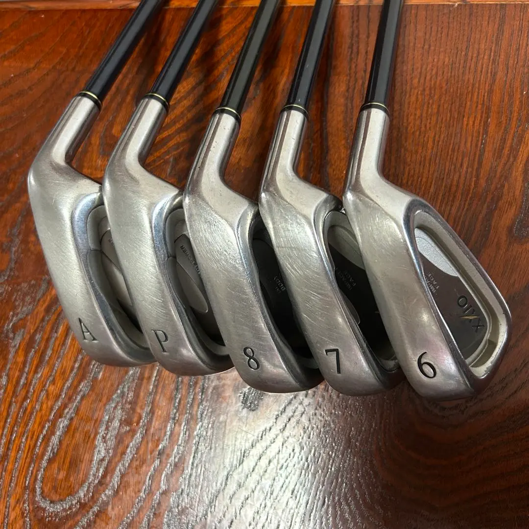 Thumbnail of Golf clubs, set of 5 (XXIO)