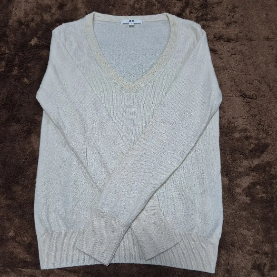 Thumbnail of UNIQLO Cashmere V-Neck Sweater, Size M, Ivory