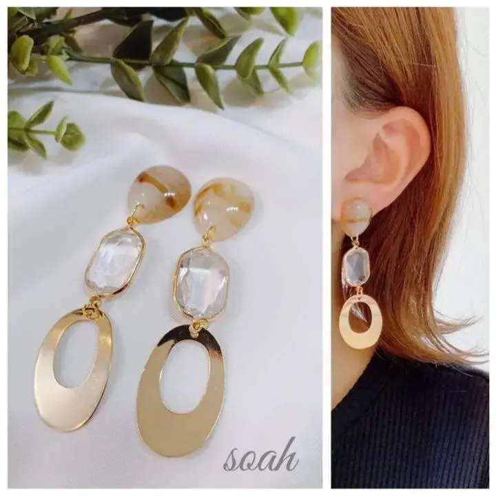 Thumbnail of 272 * Marble Beige Clear Teardrop Gold Oval