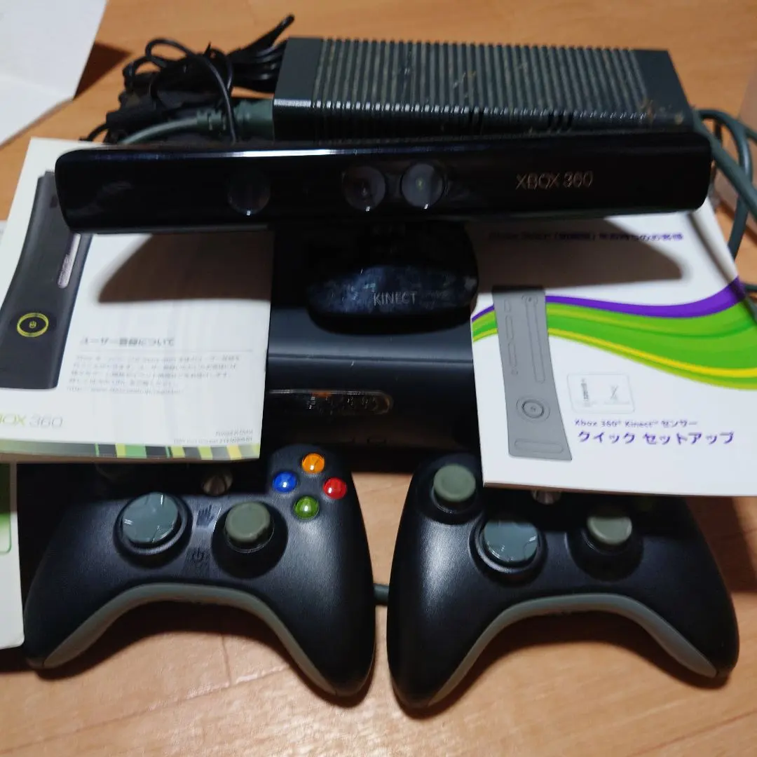 Xbox 360 主機，附帶 2 個控制器，黑色，故障品 的縮圖