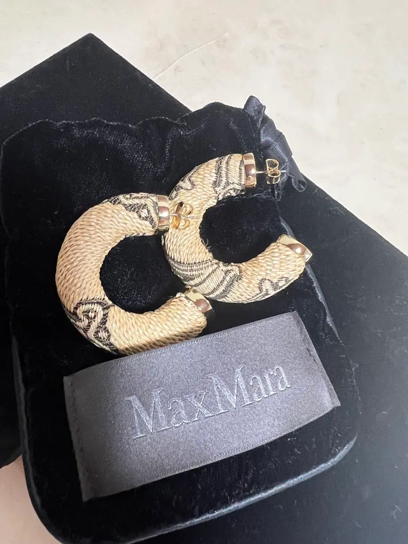 マックスマーラ　M字型ストーン付きロングピアス 楽天市場】MAX MARA マックスマーラ リングピアス EARRY02