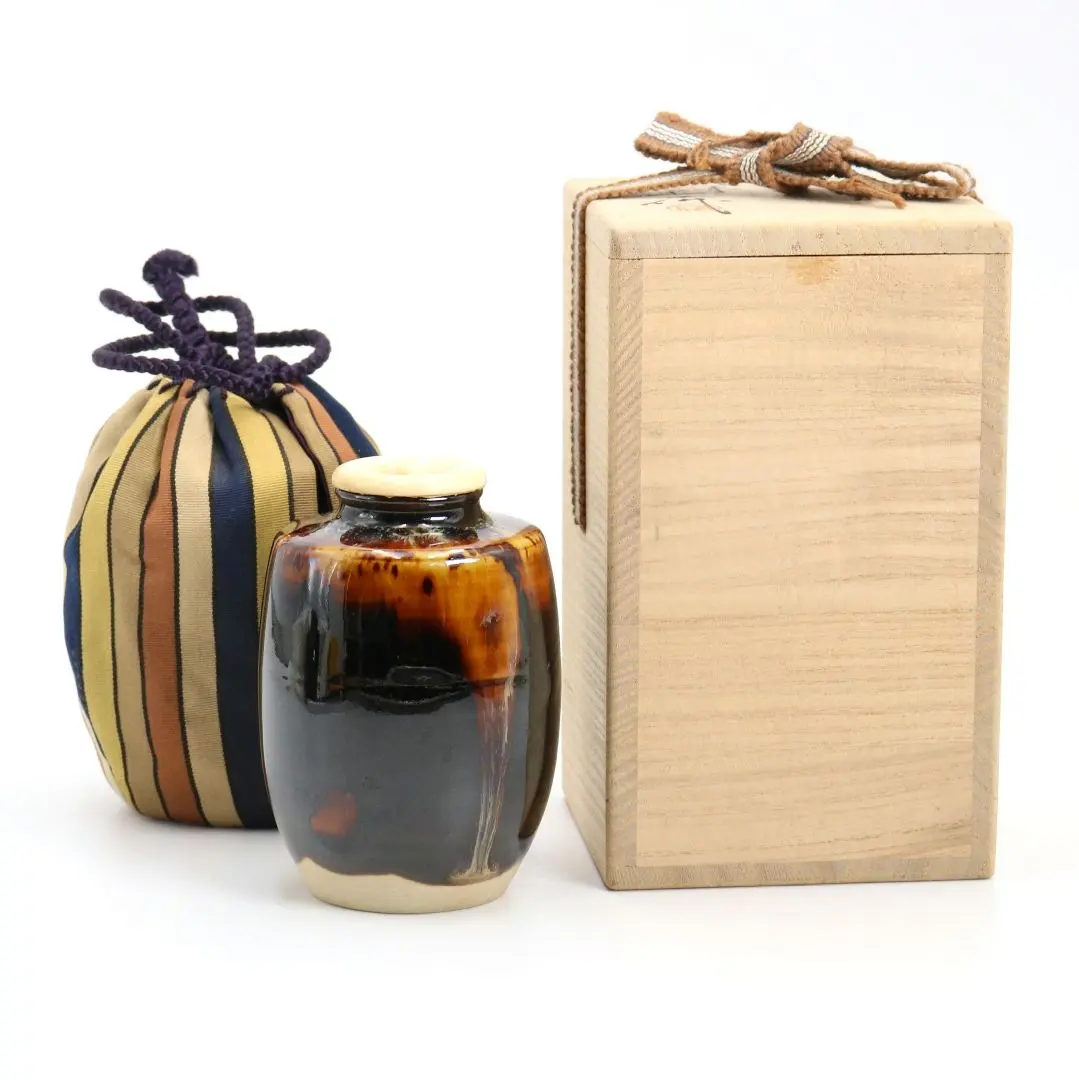 Thumbnail of Teiichi Okeya made shoulder-shaped tea caddy, Komatsu silk fabric cover, tea utensils, with original box, V842