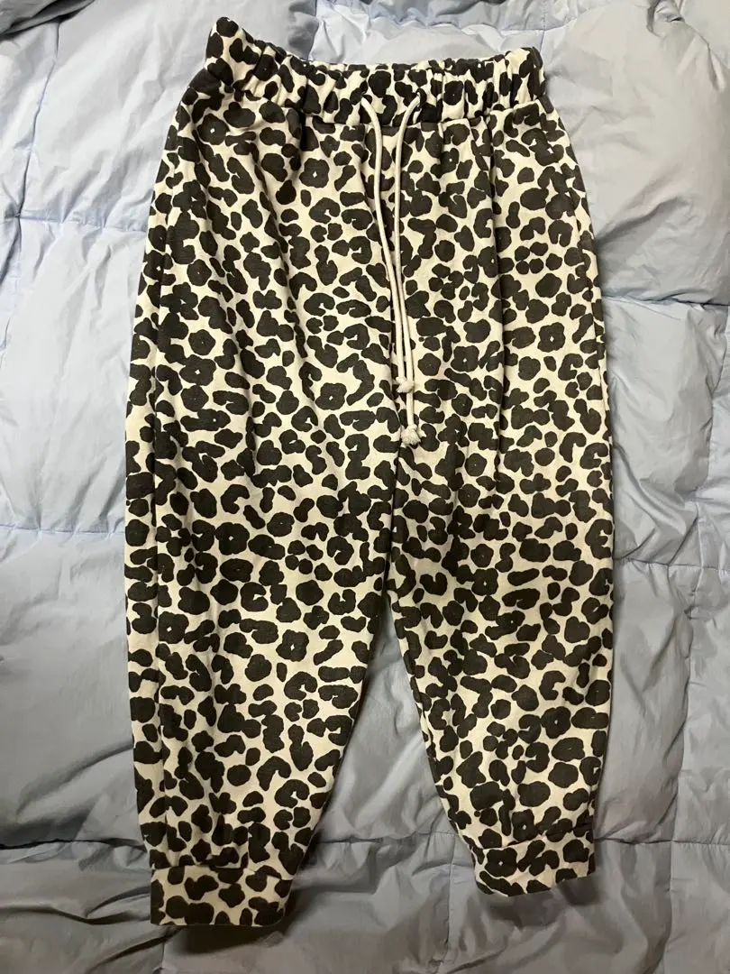 Thumbnail of Leopard print 7/10 length sweatpants, casual, size M, fleece-lined