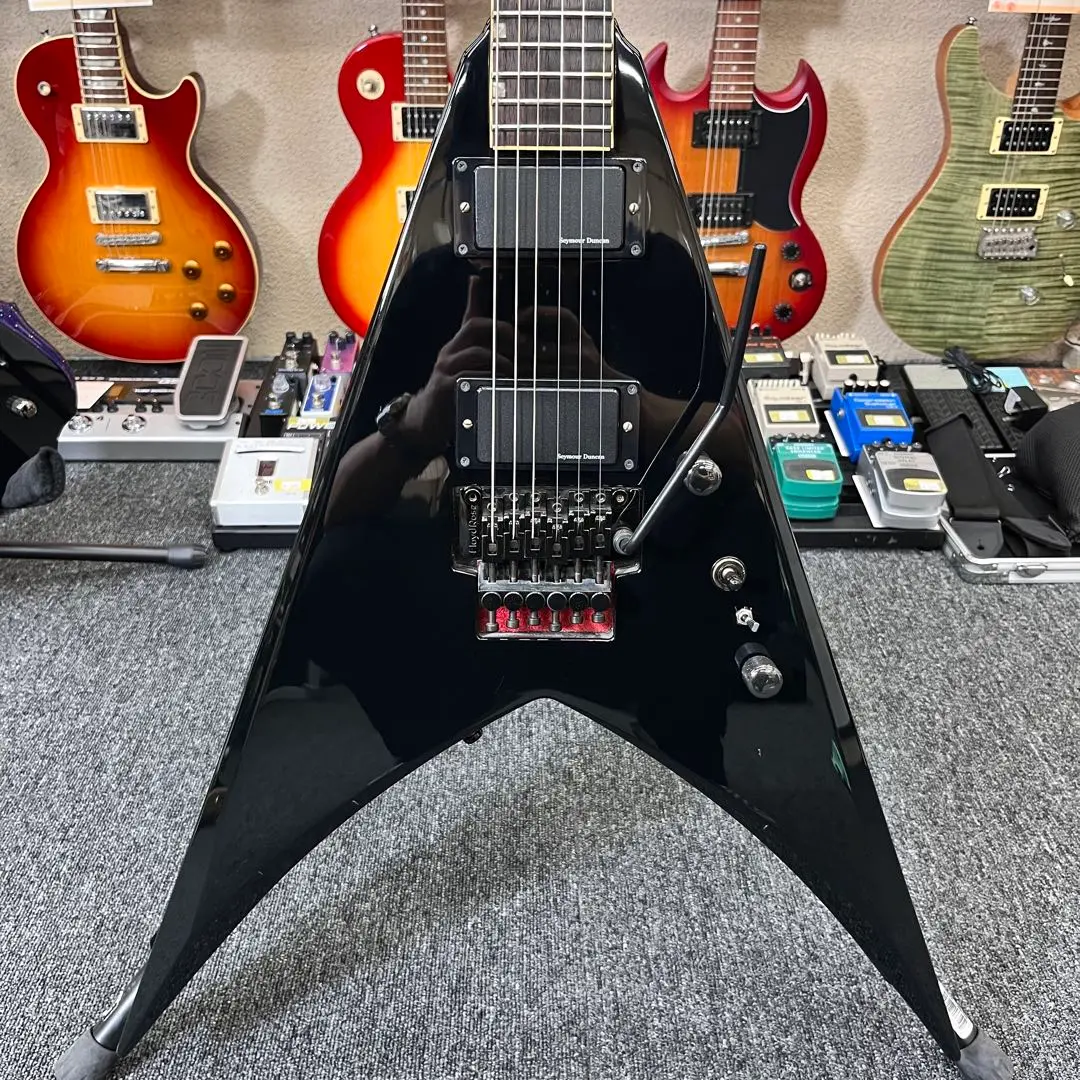 フライングV型　エドワーズ　EDWARDS フライングV 千聖 ボディ欠けあり フライングV型 エドワーズ EDWARDS フライングV 千聖 ボディ欠けあり