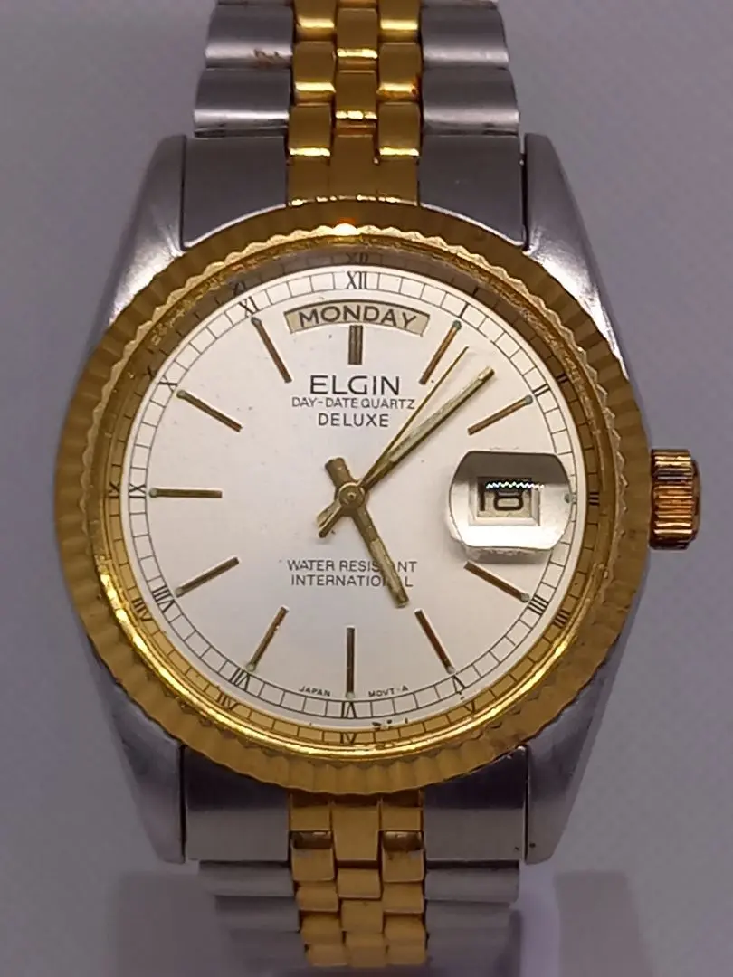 Vintage ELGIN Date Quartz Deluxe Watch. Men Watch. Nice With